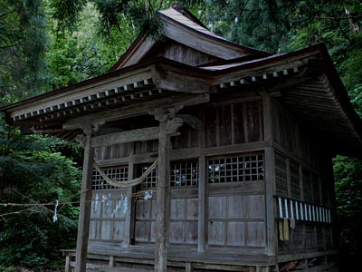 関川村蔵田島の多岐神社社殿
