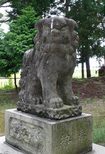 燕市小牧の白山神社の狛犬（吽像）