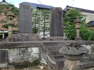 保明新田日吉神社境内の忠魂碑