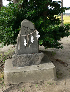 新発田福島の神明社境内の湯殿山石塔
