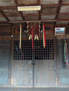 新発田竹俣万代の須賀神社拝殿の内部