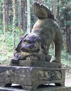 阿賀野市福永の諏訪神社狛犬（阿像）