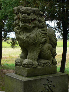 赤沼の諏訪神社狛犬（阿像）