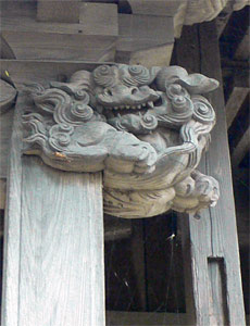 中西の諏訪神社拝殿向拝柱木鼻