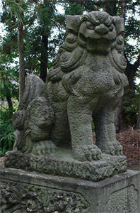 中西の諏訪神社狛犬（吽像）