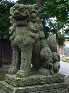 中西の諏訪神社狛犬（阿像）