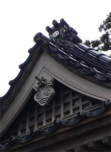 六所の諏訪神社社殿屋根