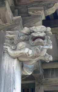 中之島町六所の六所社社殿向拝木鼻（右）彫刻