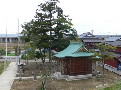 中之島町猫興野の諏訪神社全景
