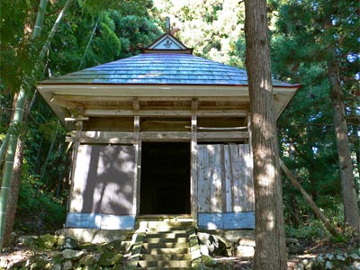 村松町笹目の十二神社社殿