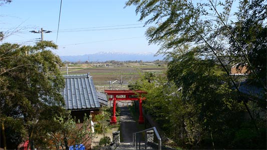 新潟市北区木崎稲玉神社から二王子岳方面の眺め
