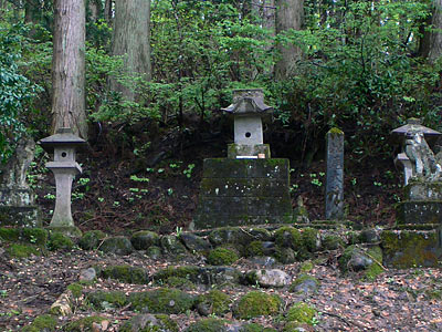 旧越路町岩田の岩田神社境内の松尾神社