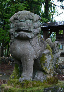越路町東谷の諏訪神社狛犬（阿像）
