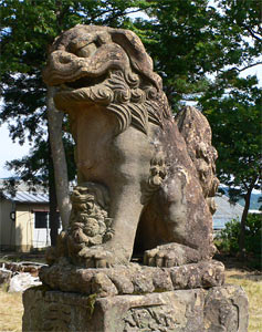 小須戸の北山神社狛犬（阿像）