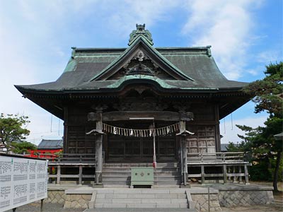 小須戸の諏訪神社拝殿正面