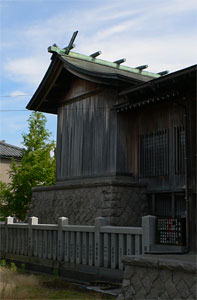 小須戸の諏訪神社本殿