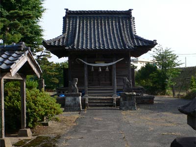 水田の諏訪社拝殿正面