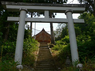 小国町三桶の十二神社社殿正面