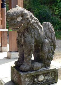 小国町三桶の十二神社狛犬（阿像）