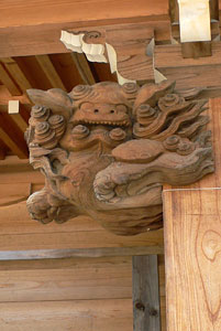 小国町苔野島の苔野島神社拝殿向拝柱木鼻