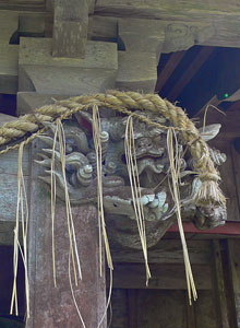 小国町原の原神社拝殿向拝柱木鼻