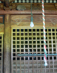 南魚沼市蟹沢新田の十二神社拝殿の内部