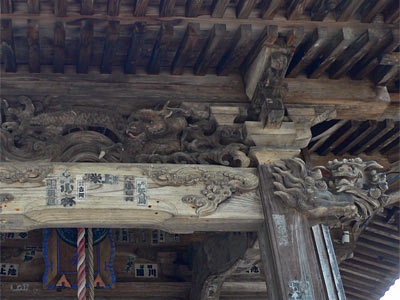 大湯温泉の熊野神社拝殿向拝