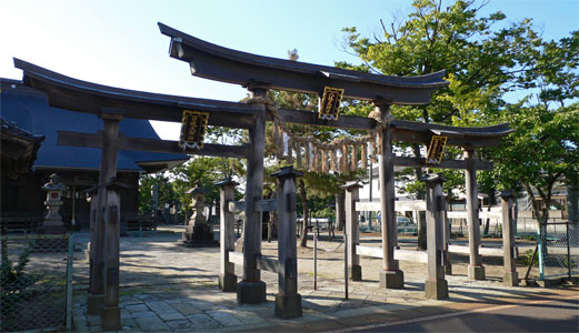 和納の三社神社社頭