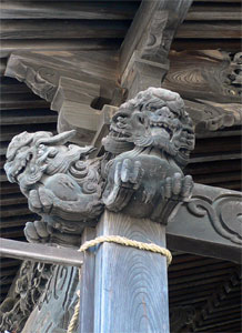 和納の三社神社拝殿細部