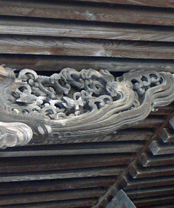 和納の三社神社拝殿細部