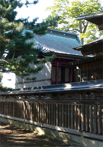 和納の三社神社本殿