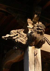 赤鏥神社拝殿向拝木鼻（左）
