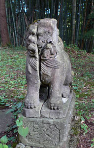 出雲崎町別ケ谷の三柱神社狛犬（阿像）