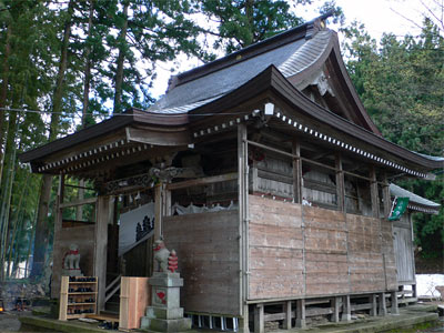 入塩川の巣守神社社殿