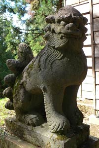 栃尾島田の巣守神社狛犬（吽像）
