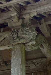 平林湯ノ沢の船玉神社拝殿向拝木鼻