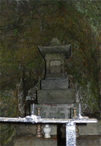 平林湯ノ沢の船玉神社奥社の石祠