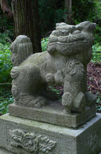 平林湯ノ沢の船玉神社参道狛犬（吽像）