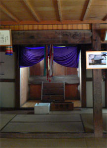 村上市牛屋の日吉神社拝殿内部