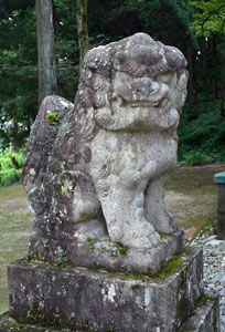 小千谷市西吉谷二俣白山神社の狛犬（吽像）