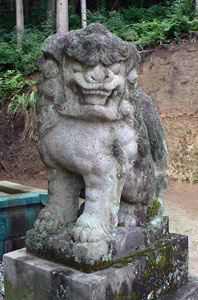 小千谷市西吉谷二俣白山神社の狛犬（阿像）