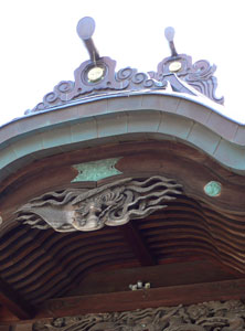 燕市燕の戸隠神社拝殿屋根