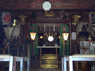 燕市燕の戸隠神社拝殿内部