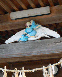 燕市米納津の米納津神社拝殿の屋根
