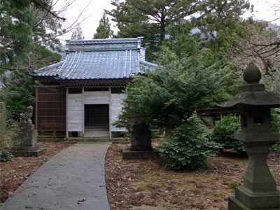 弥彦村上泉の諏訪社社殿