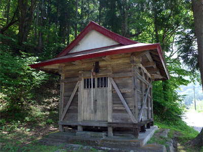 湯沢町三俣八木沢の十二社社殿