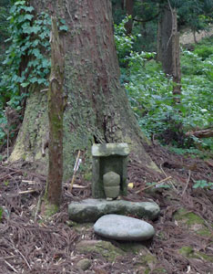 笠堀の山神社境内の石塔