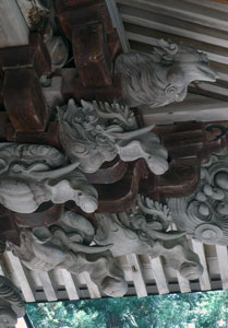 長岡市小貫の羽黒神社拝殿隅垂木彫刻