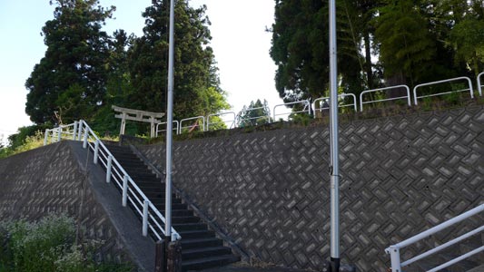 栃尾鴉ケ島の十二山神社