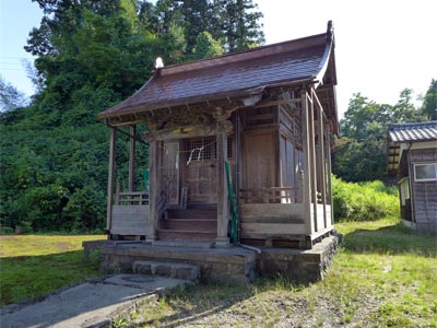 栃尾鴉ケ島の十二山神社社殿